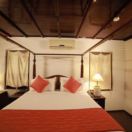 Heritage Methanam Kochi Exterior photo